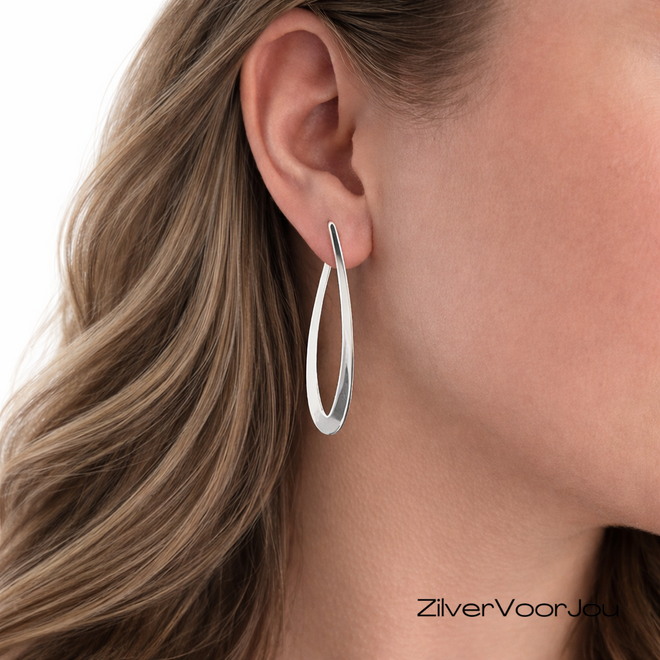 Zilveren lange ovale design oorstekers