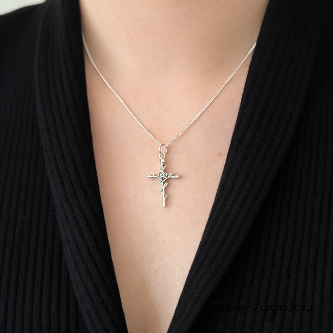 925 zilveren kruis hanger met roos en bladeren