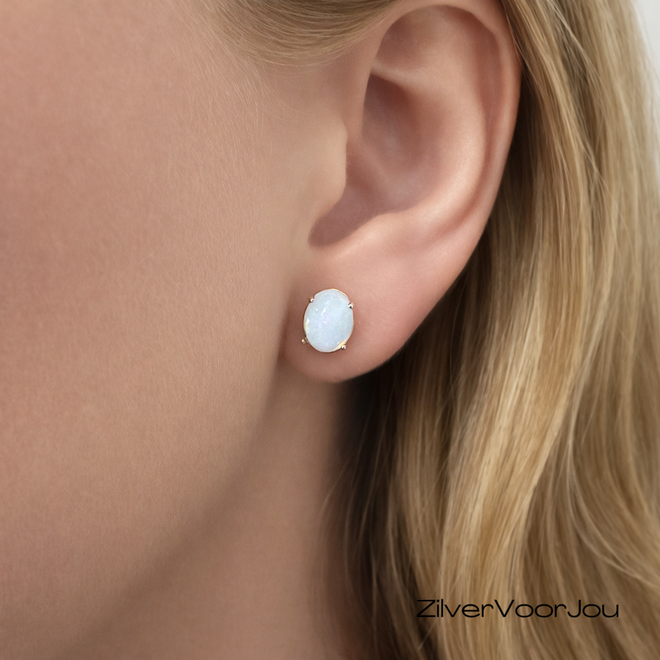 Zilveren ovale Ethiopische opaal oorstekers
