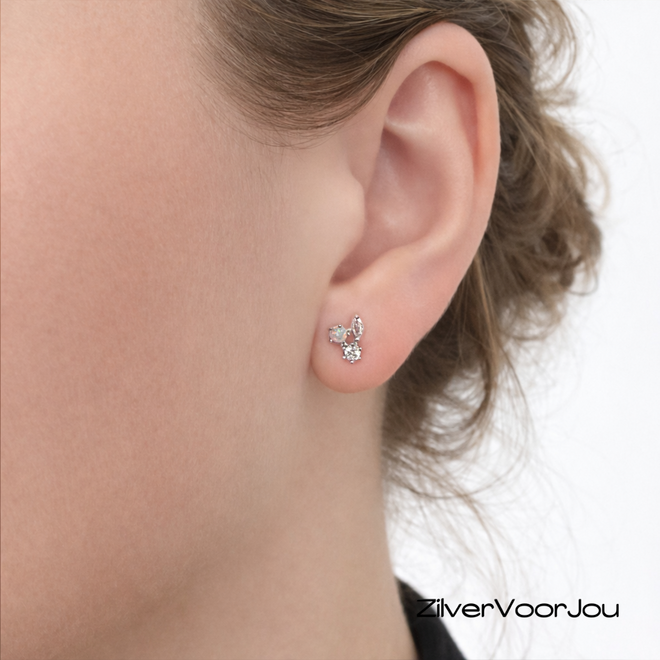 925 zilveren oorstekers met witte lab opaal en zirkonia cluster