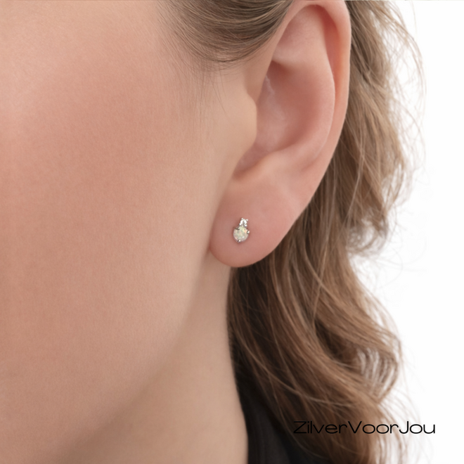 925 zilveren oorstekers met witte opaal en zirkonia