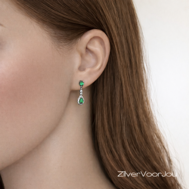 Zilveren smaragd groene oorhangers