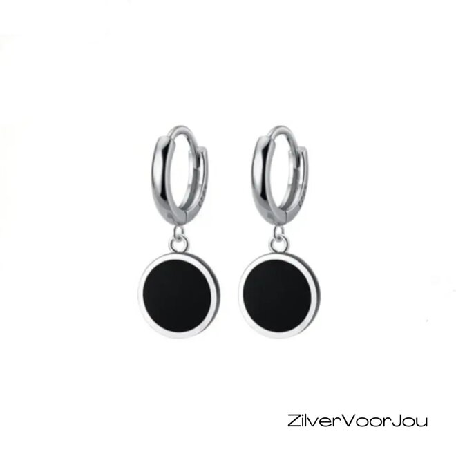 Zilveren huggie hoop zwarte cirkel hanger