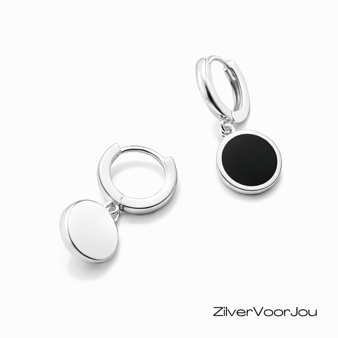 Zilveren huggie hoop zwarte cirkel hanger