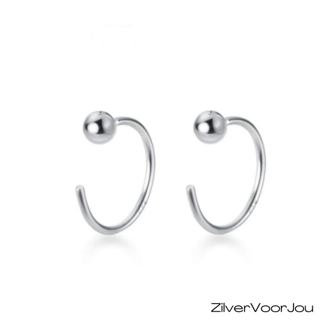 Zilveren mini bal huggie oorringen