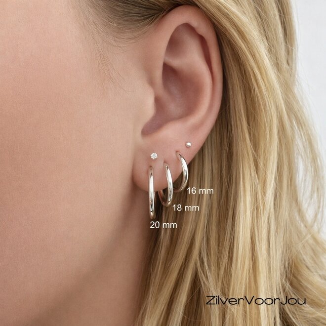 Zilveren huggie hoops 2 mm breed verschillende maten
