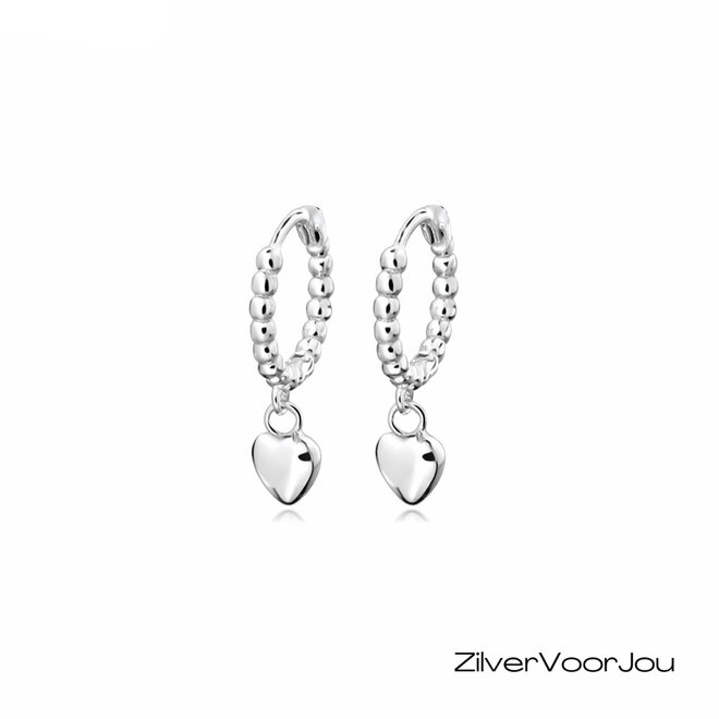 Zilveren bolletjes huggies hoop met hartje