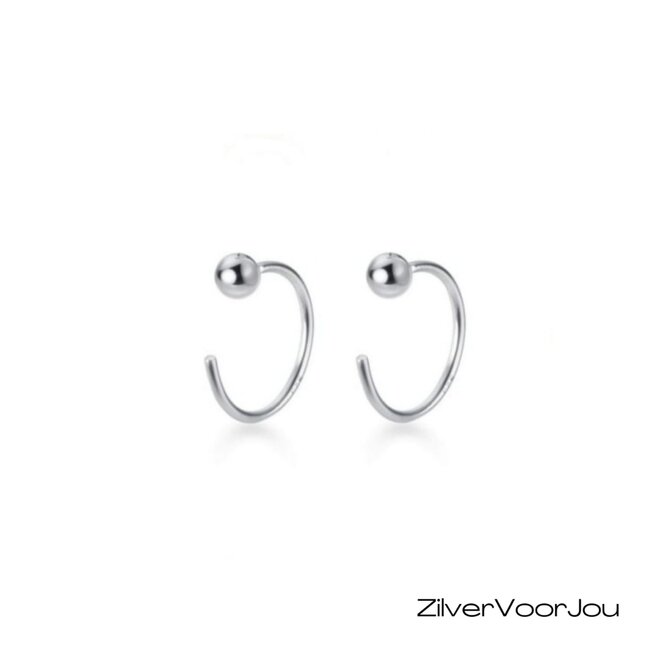Zilveren mini bal huggie oorringen