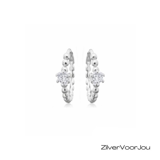 Elegante 925 zilveren oorringen met bolletjesstructuur en witte zirkonia
