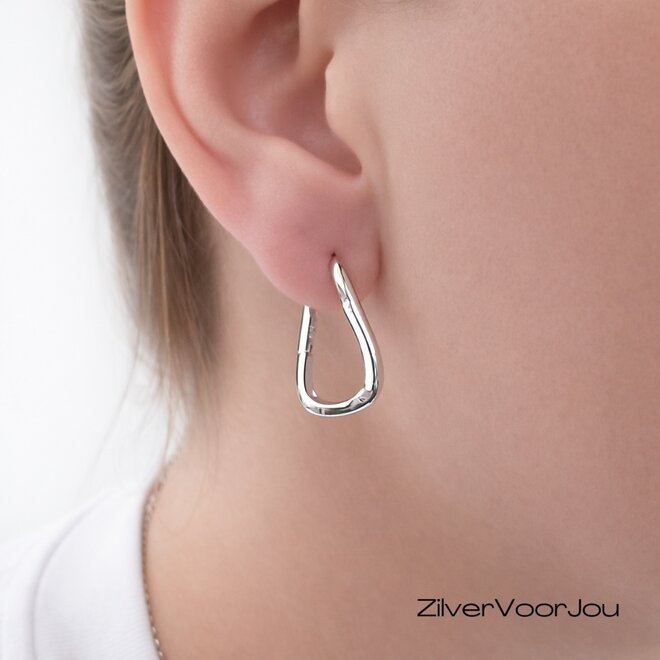 Zilveren wavy vierkante huggie hoops 25 mm