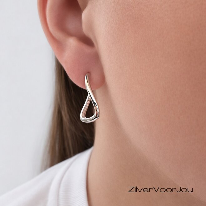 Zilveren wavy vierkante huggie hoops 25 mm