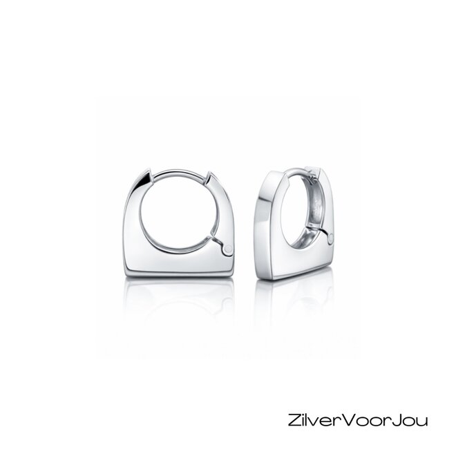 Zilveren square huggie klik oorringen