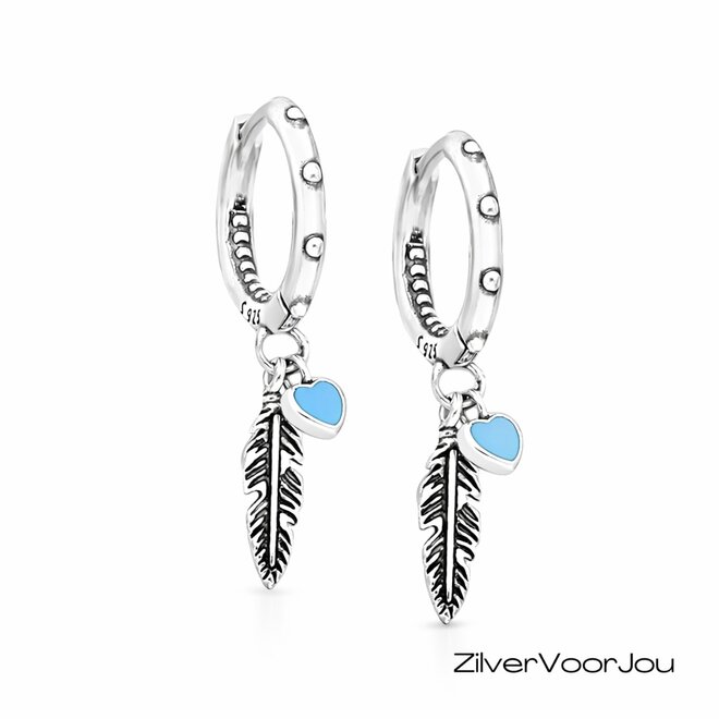 Zilveren huggie oorring feather blue heart
