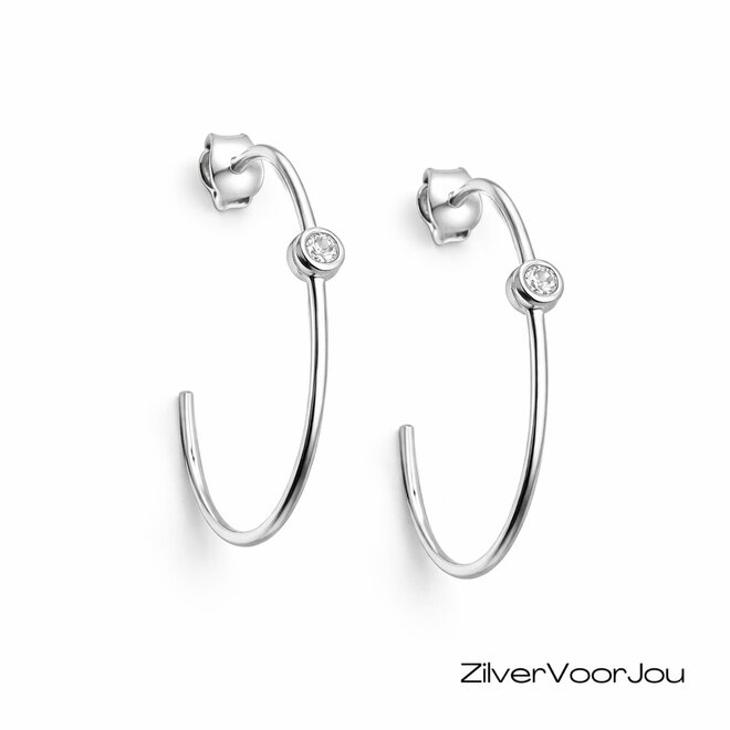 Zilveren halve cirkel met witte zirkoon oorringen