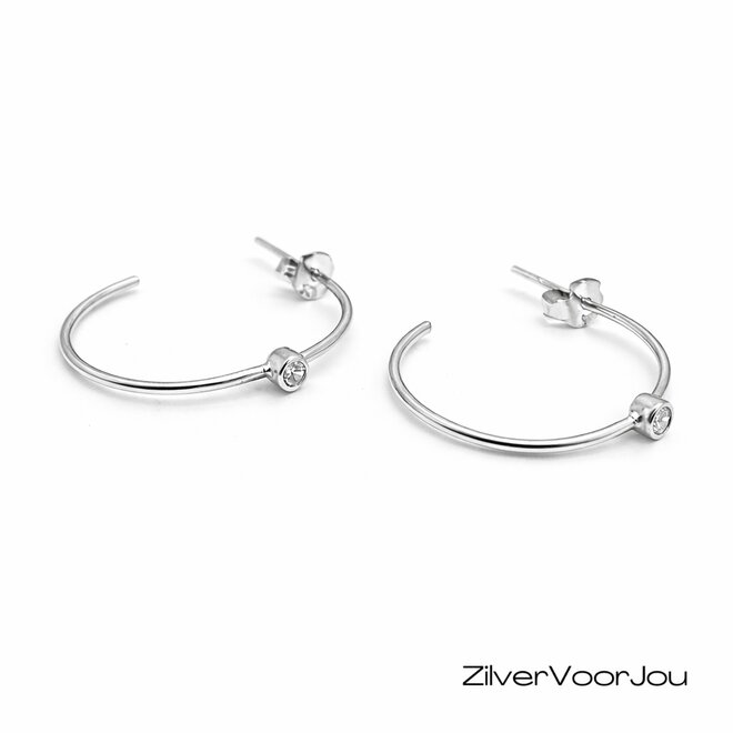 Zilveren halve cirkel met witte zirkoon oorringen