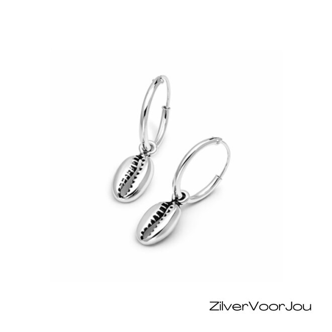 Zilveren kleine creolen met cowrie schelp