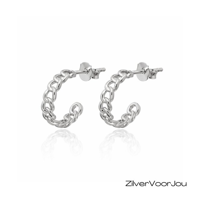 Zilveren kabel steek oorringen