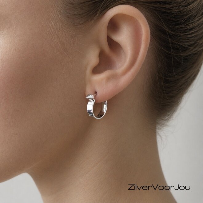 Zilveren spike stud oorringen