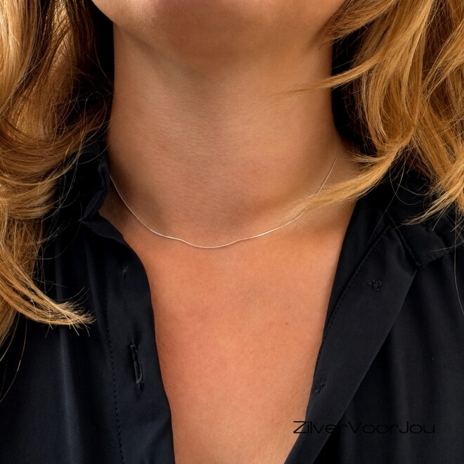 Zilveren slang ketting 40 cm 0.9 mm breed