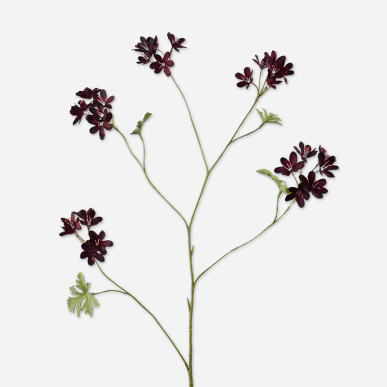 Kunststeel Geranium met donkerrode zijden bloemen en groene bladeren is een kunststeel met een natuurgetrouwe uitstraling en een lengte van 94 cm.