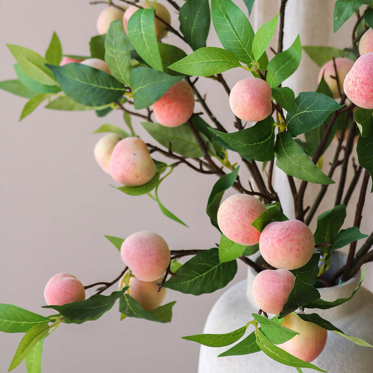 Kunsttak Perzik met geelroze fruit en groene bladeren is een kunststeel met een natuurgetrouwe uitstraling en een lengte van 85 cm.