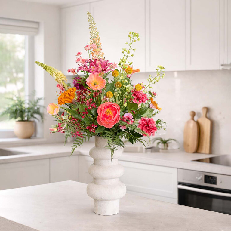 ★ Hét perfecte Moederdag cadeau! ★<br />
Zijden bloemen boeket Niva Solis is een vol en warm boeket van kunstbloemen in oranje, roze, gele en paarse tinten.