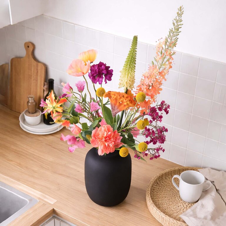 ★ Hét perfecte Moederdag cadeau! ★<br />
Zijden bloemen boeket Amira Sun is een warm en vrolijk veldboeket van kunstbloemen in oranje, roze, gele en paarse tinten.