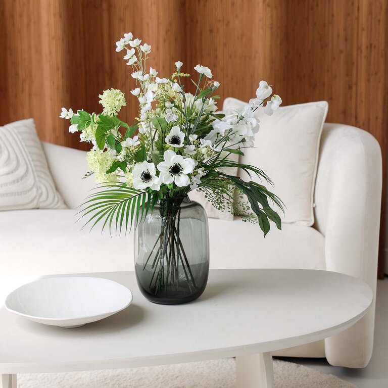 Zijden bloemen boeket Marlowe Grace is een klein en elegant boeket van kunstbloemen in witte en groene tinten.