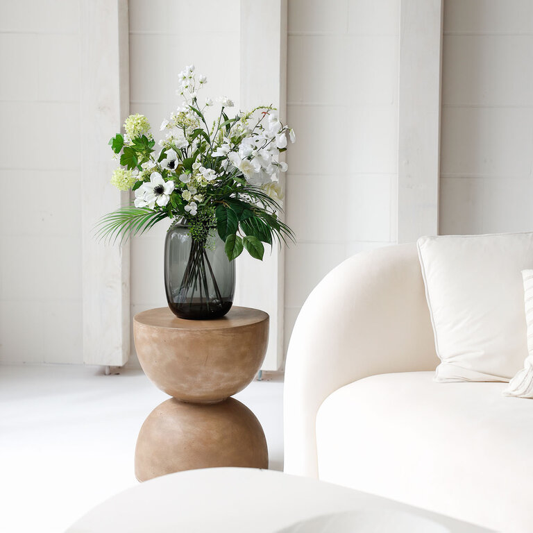 Zijden bloemen boeket Marlowe Grace is een klein en elegant boeket van kunstbloemen in witte en groene tinten.