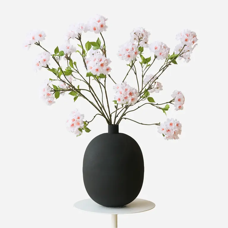 Zijden bloemen boeket Luna Blanc is een luchtig boeket met witte bloesem.