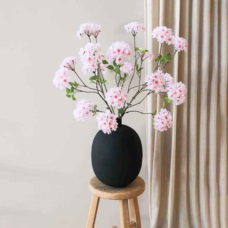 Zijden bloemen boeket Luna Fleur is een luchtig boeket met lichtroze bloesem.