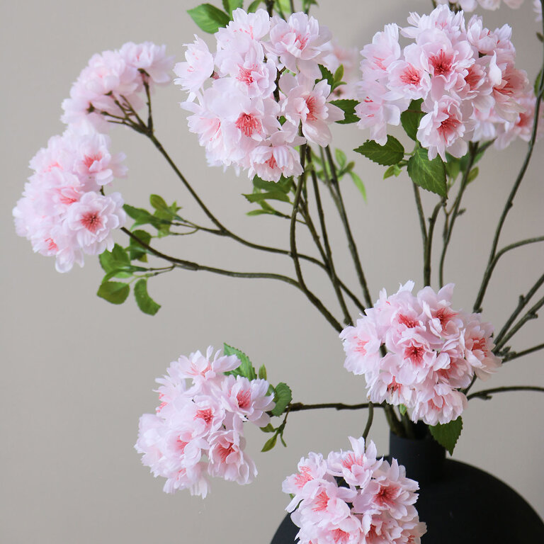 Zijden bloemen boeket Luna Fleur is een luchtig boeket met lichtroze bloesem.