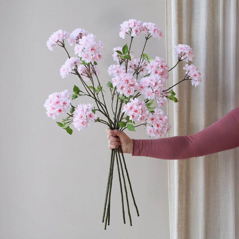 Zijden bloemen boeket Luna Fleur is een luchtig boeket met lichtroze bloesem.