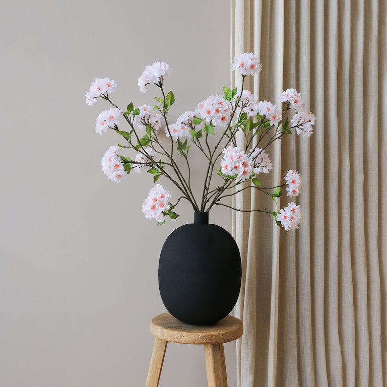 Zijden bloemen boeket Luna Blanc is een luchtig boeket met witte bloesem.