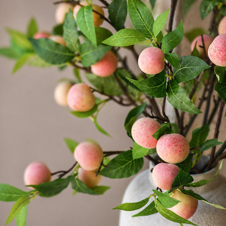 Zijden boeket Rosie Blush is een zacht boeket met perzik fruittakken.