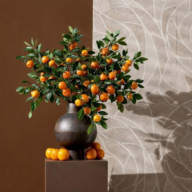 Zijden boeket Sunset Orange is een warm en rijk boeket met sinaasappel fruittakken.