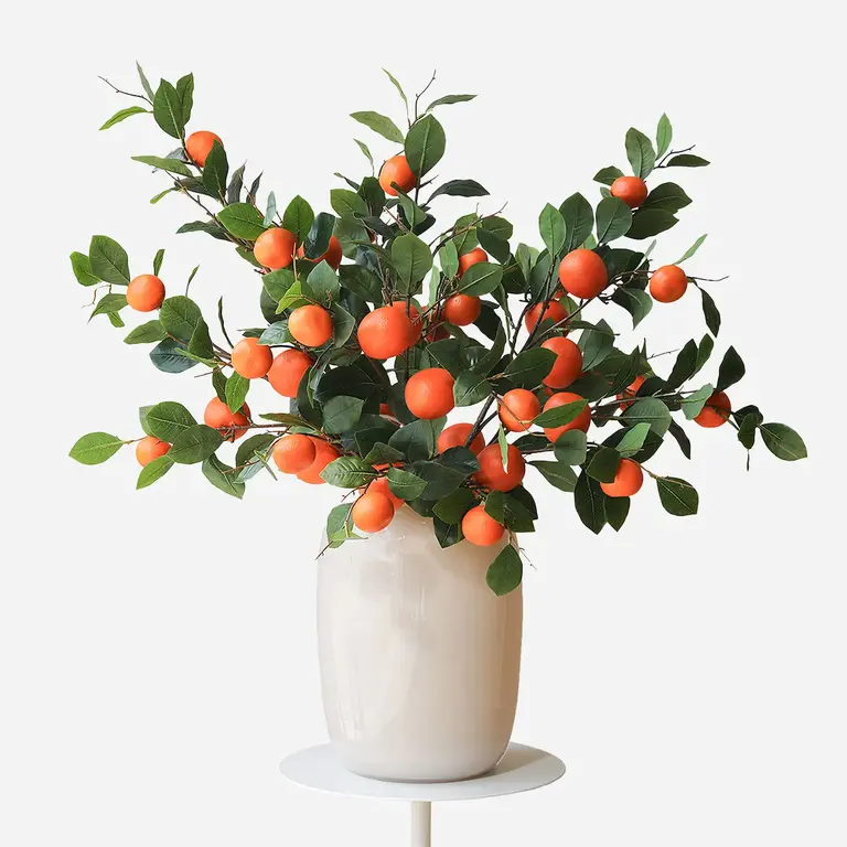 Zijden boeket Sunset Orange is een warm en rijk boeket met sinaasappel fruittakken.