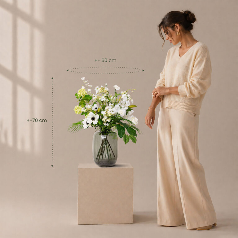 Zijden bloemen boeket Marlowe Grace is een klein en elegant boeket van kunstbloemen in witte en groene tinten.