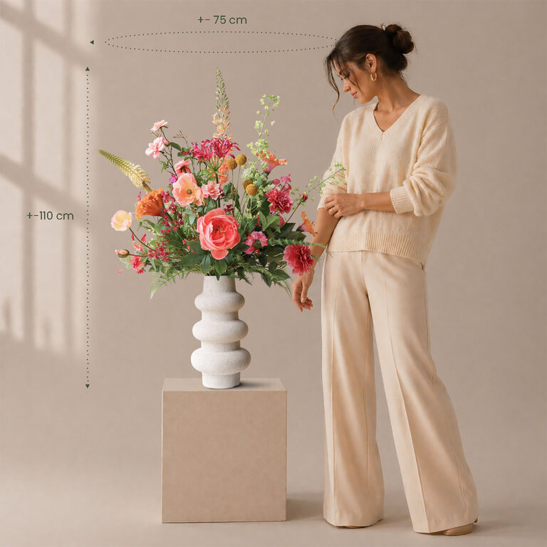 ★ Hét perfecte Moederdag cadeau! ★<br />
Zijden bloemen boeket Niva Solis is een vol en warm boeket van kunstbloemen in oranje, roze, gele en paarse tinten.