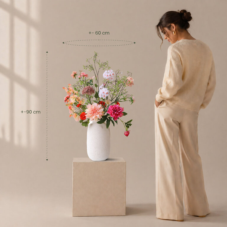 ★ Hét perfecte Moederdag cadeau! ★<br />
Zijden bloemen boeket Suri Lennon is een luchtig en trendy boeket van kunstbloemen in roze, witte, oranje en paarse tinten.