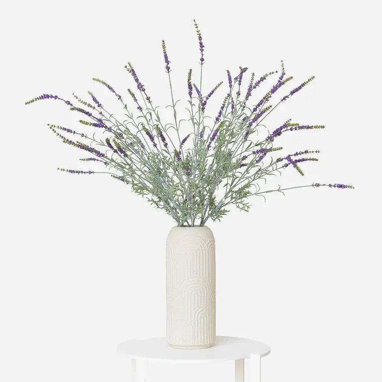 Zijden bloemen boeket Macy Bloom is een luchtig veldboeket met paarse lavendel.