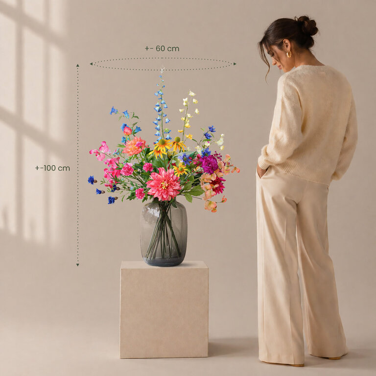 ★ Bestseller! ★<br />
Zijden bloemen boeket Zara Belle is een vol en kleurrijk boeket van kunstbloemen in blauwe, paarse, roze, oranje en gele tinten.