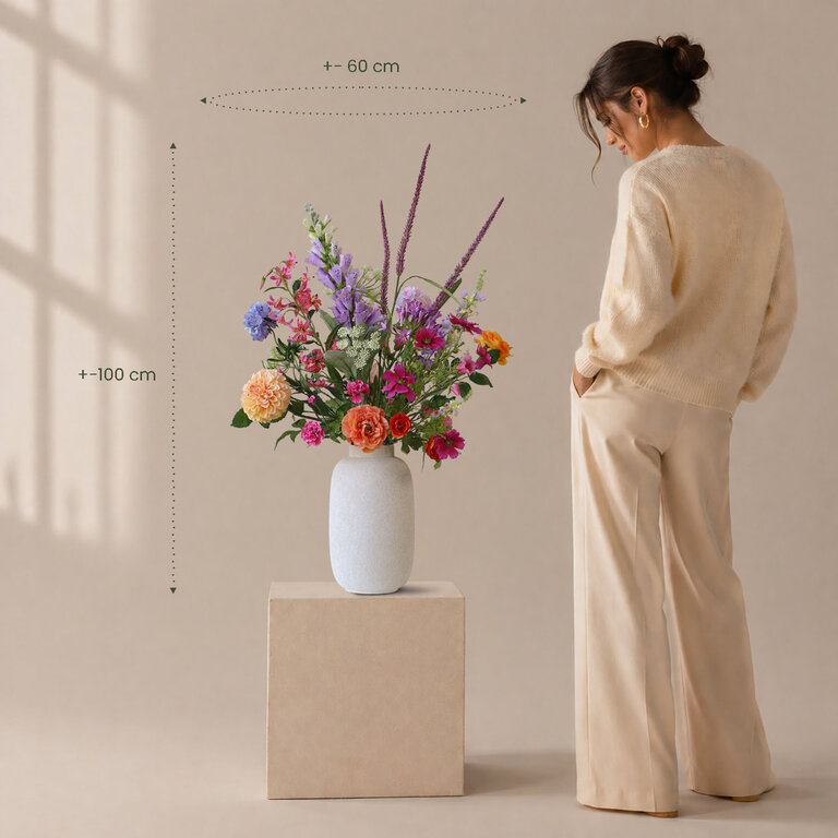 ★ Hét perfecte Moederdag cadeau! ★<br />
Zijden bloemen boeket Amora Hart is een uitbundig boeket van kunstbloemen in paarse, roze, oranje, witte, gele en blauwe tinten.
