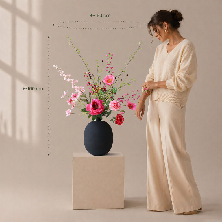 Zijden bloemen boeket Tara Aylin is een sprankelend veldboeket van kunstbloemen in roze tinten.