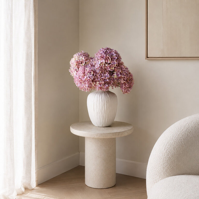 Zijden bloemen boeket Elara Bloom is een klein en elegant boeket met paarse hortensia's.