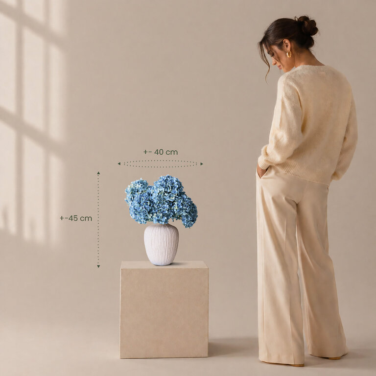 Zijden bloemen boeket Elara Ocean is een klein en elegant boeket met blauwe hortensia's.