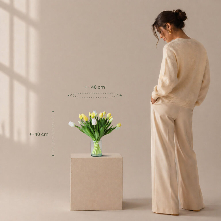 Kunstboeket Tulip Luna is een klein boeket met witte en gele tulpen.