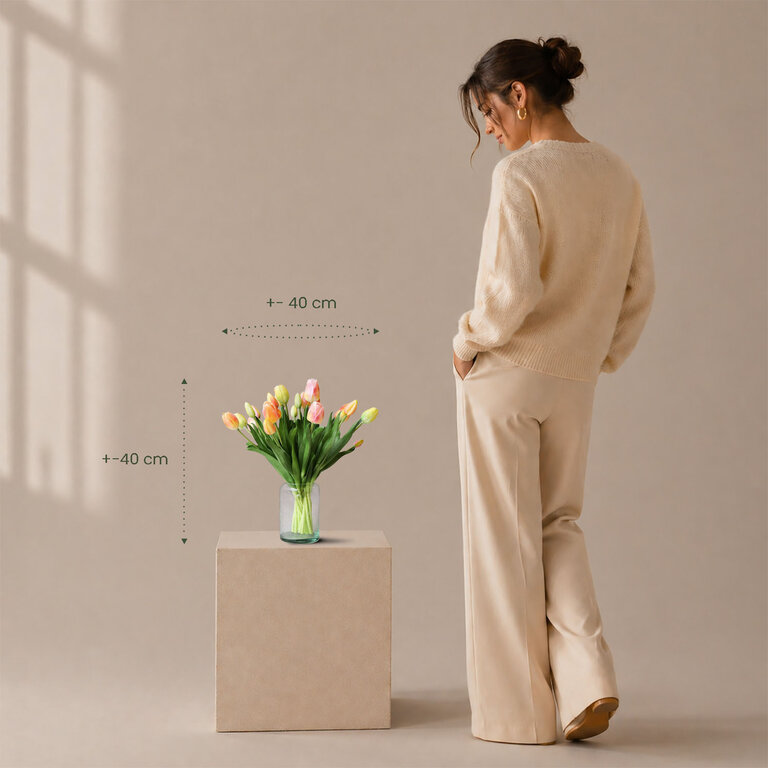 Kunstboeket Tulip Aura is een klein boeket met witte, roze en gele tulpen.