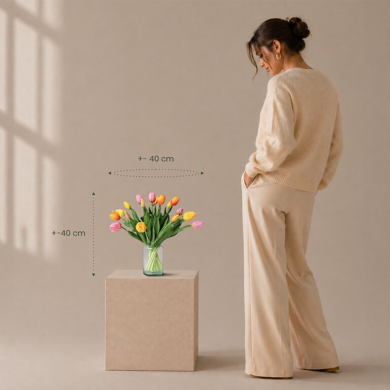 Kunstboeket Tulip Sol is een klein boeket met roze, gele en oranje tulpen.