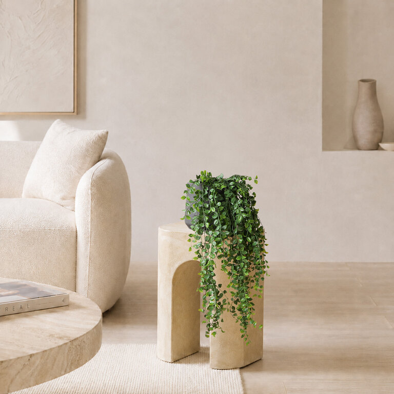 Kunstplant hangend Ficus Pumila met groene bladeren is een hangplant met een natuurgetrouwe uitstraling en een lengte van 80 cm.